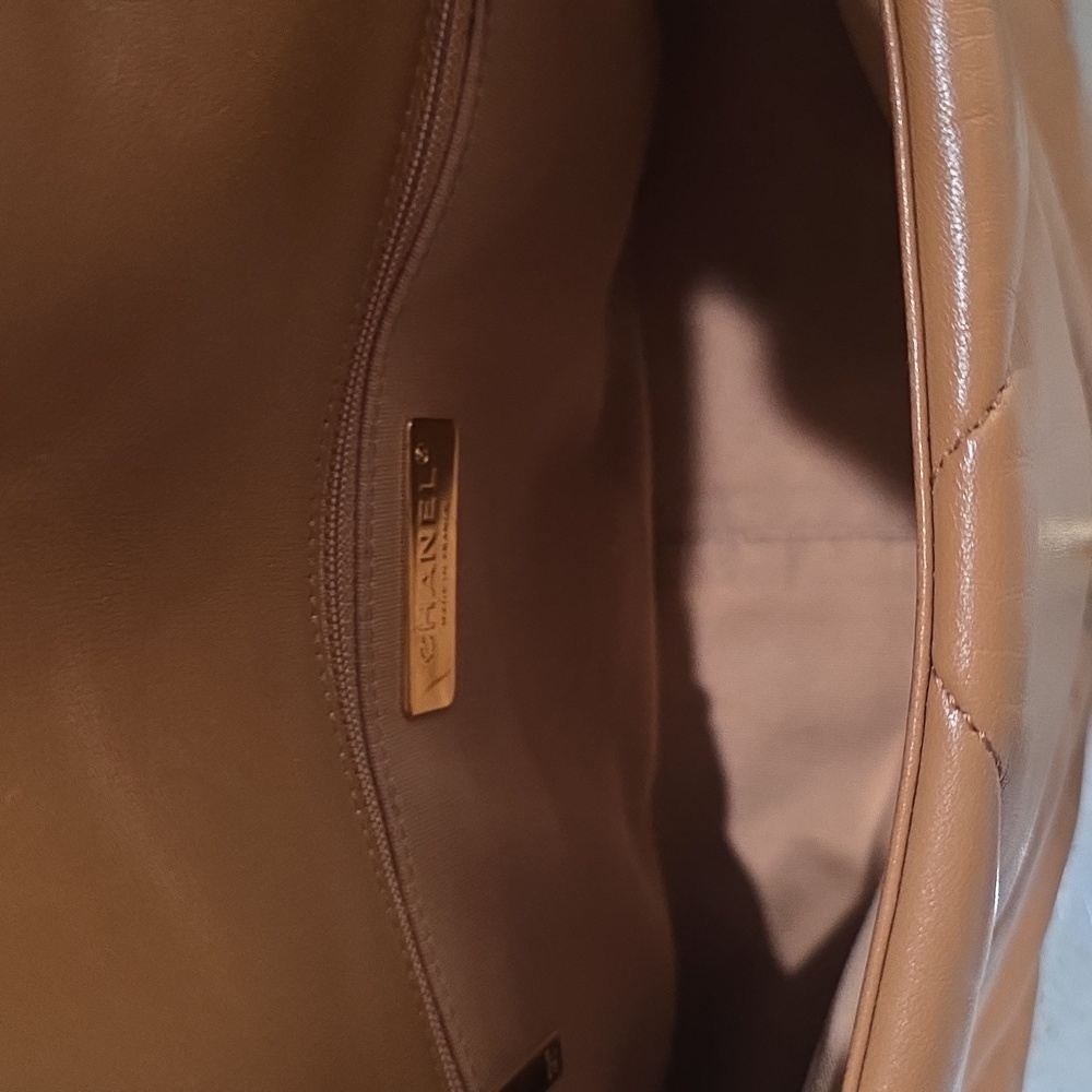 CHANEL 19 Medium Tan Quilted Leather Bag - Picture 10 of 11
